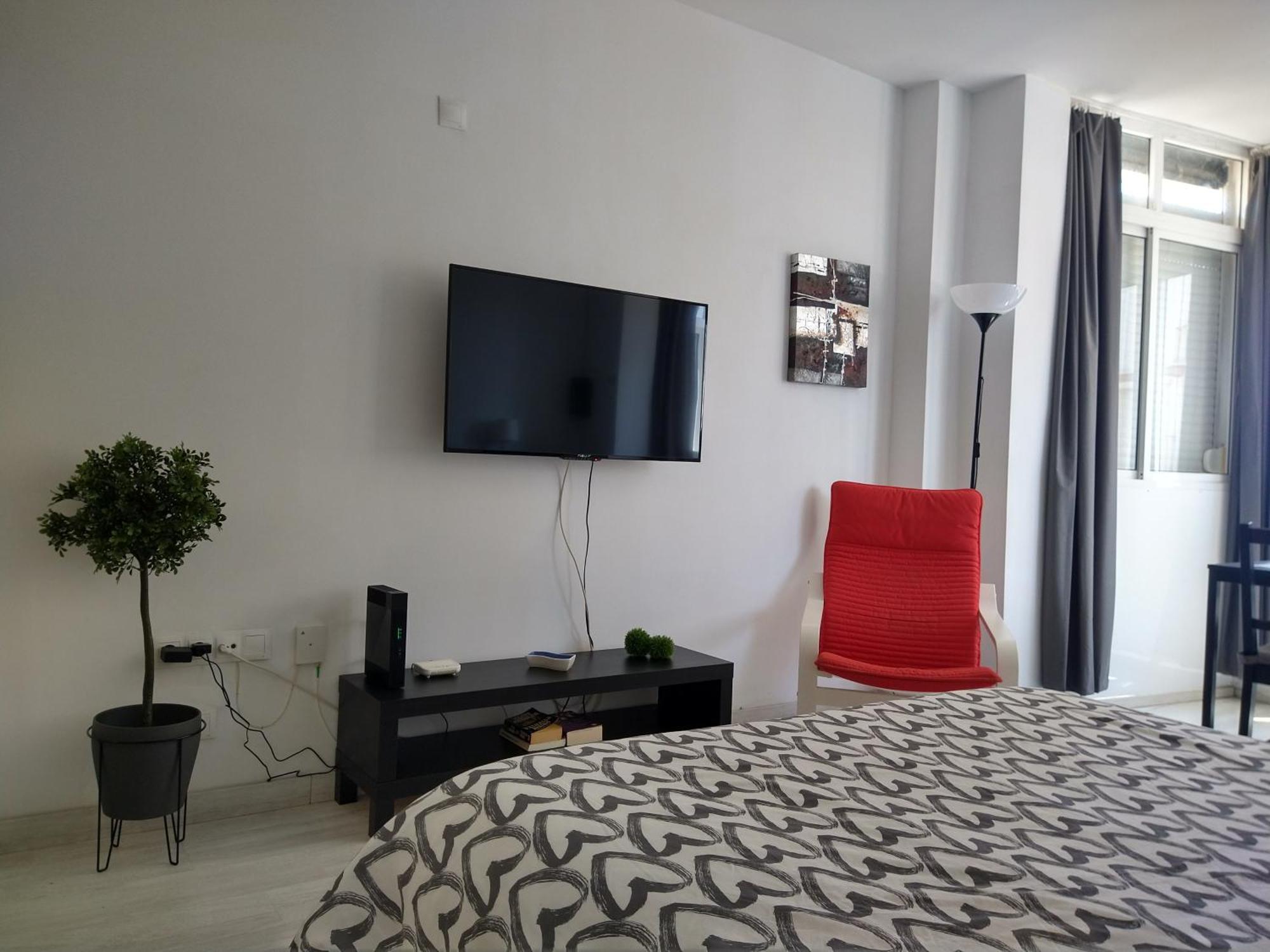 Amplio Estudio,Vista Mar Y Montana, A Pasos Del Centro Torremolinos Rum bild
